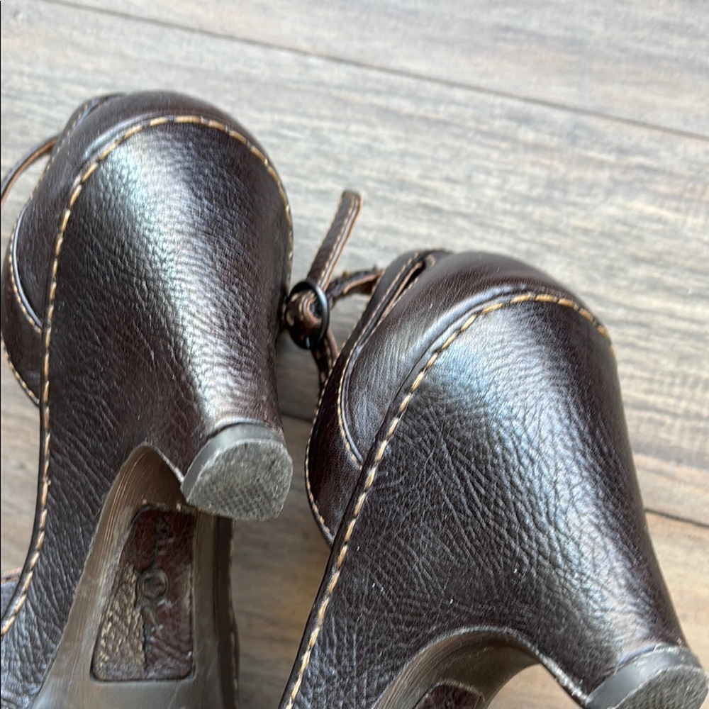 Elegant Born Crown Brown Leather Women's Heels - Picture 8 of 9